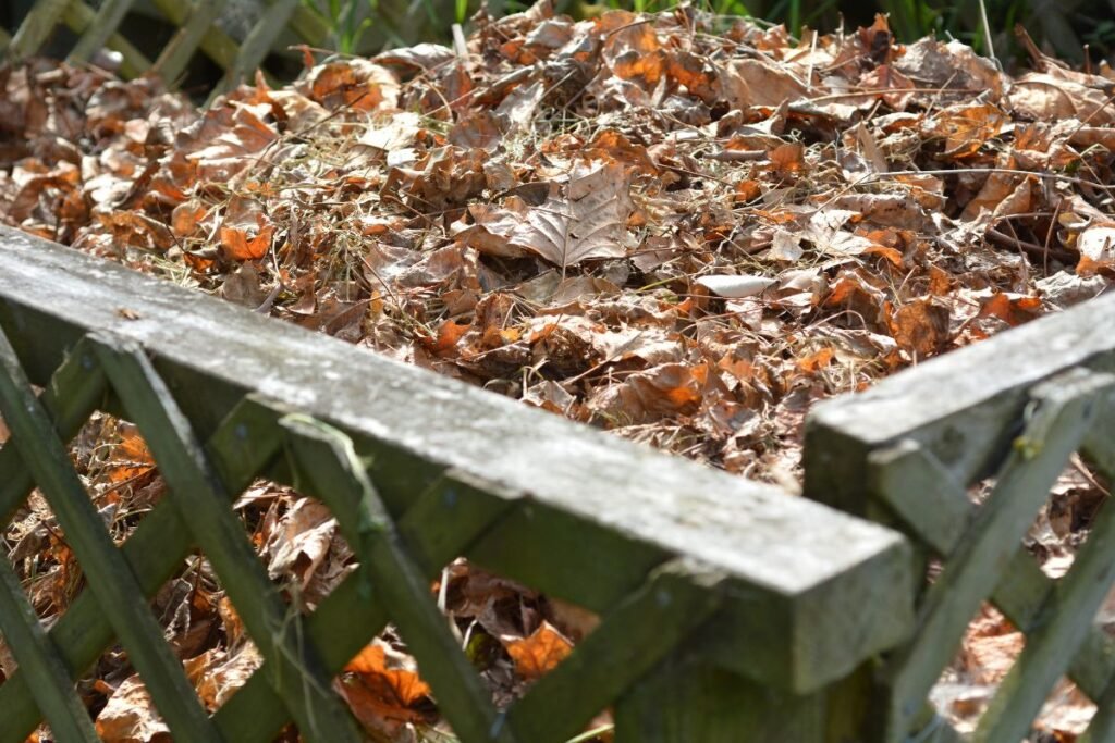 Rudeninių lapų kompostavimas