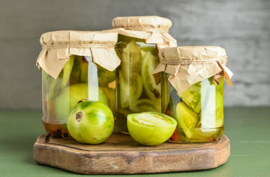 Žali pomidorai žiemai: kaip išgelbėti nesunokusį pomidorų derlių ir jį užkonservuoti