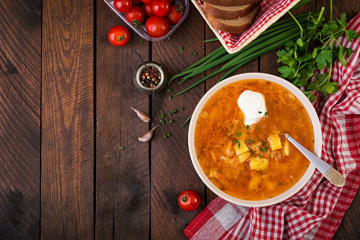 Raugintų kopūstų sriuba: ne tik pasotins skrandį, bet ir sušildys kūną