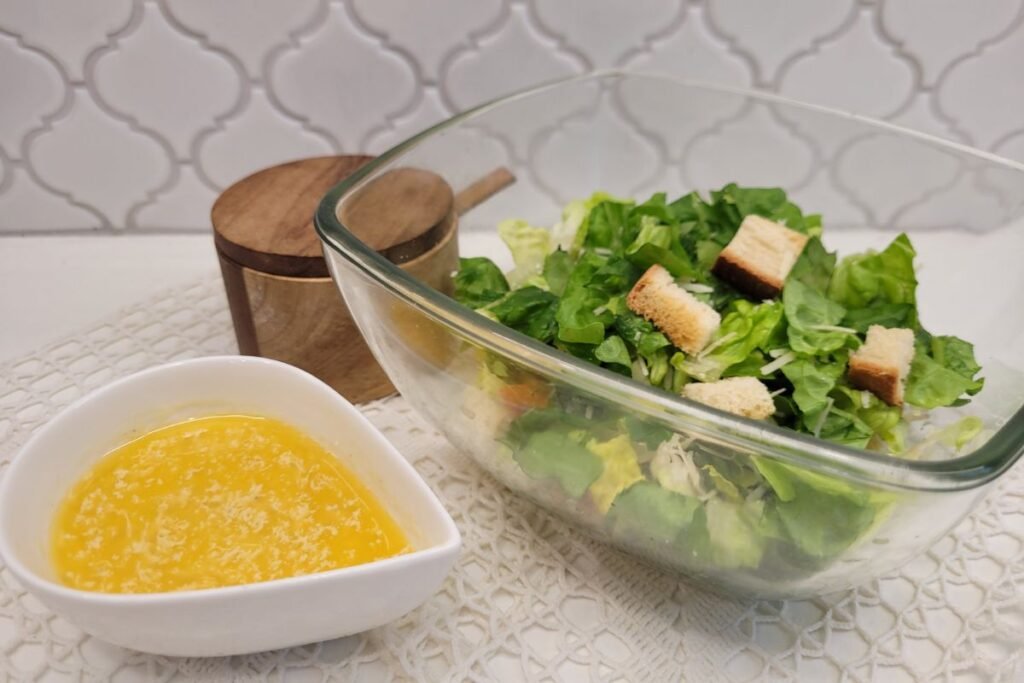 Klasikinis Cezario salotų padažas su ančiuviais