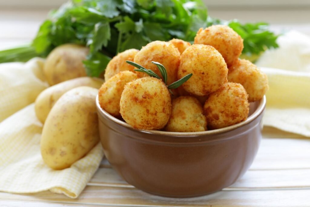 Virtų bulvių spurgos su varške