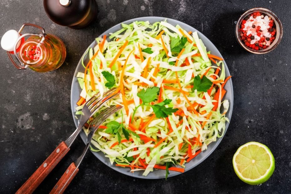 Kopūstų salotos: kaip pasigaminti garsiąsias Coleslaw ar raudonųjų kopūstų salotas?