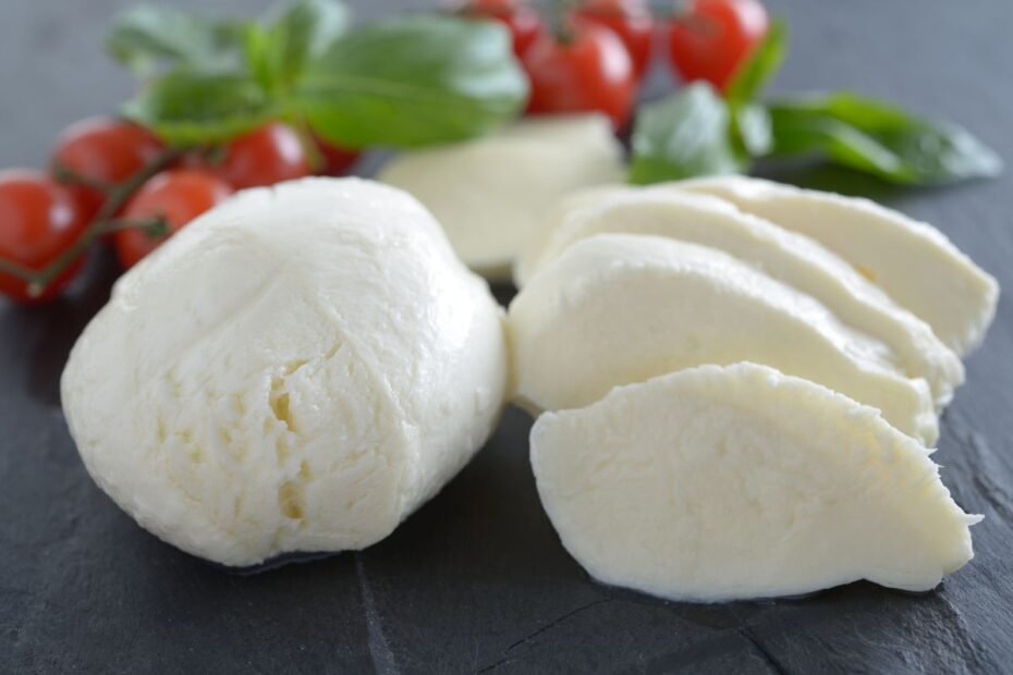 Mocarela - tai sūris – itališkos virtuvės pasididžiavimas, tinkamas ne tik picai gaminti. Gardūs receptai su juo