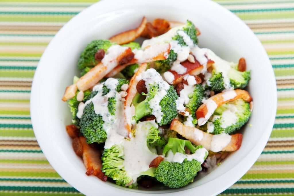 Brokolių salotos su vištiena