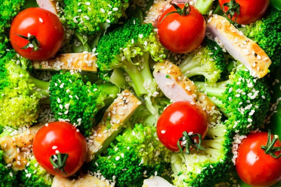 Brokolių salotos: 4 šios žaliosios daržovės receptai - pirštus apsilaižysite