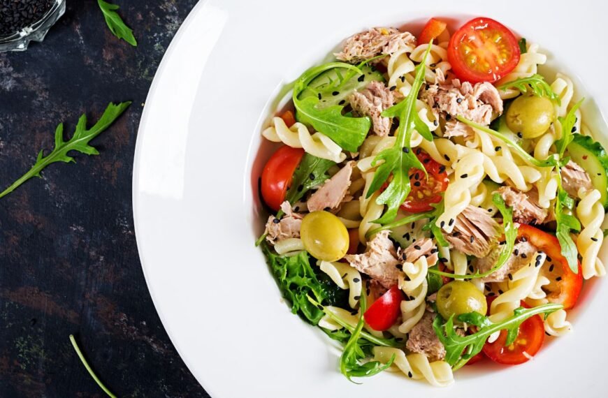 Makaronų salotos – 3 skonio receptorius glostantys sotaus patiekalo receptai