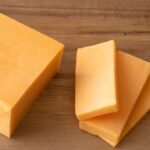 Medžiotojų sūris - lietuviškas skanėstas su dūmo aromatu, kurį galite pasigaminti ir namuose