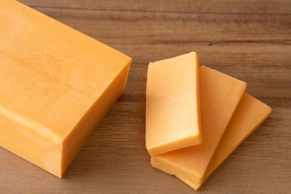 Medžiotojų sūris - lietuviškas skanėstas su dūmo aromatu, kurį galite pasigaminti ir namuose