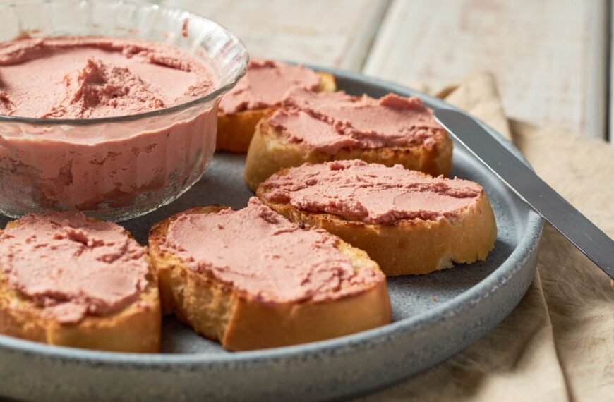 Kiaulės kepenų paštetas - puikus užkandis. 2 puikūs receptai, kuriuos tikrai verta išmėginti