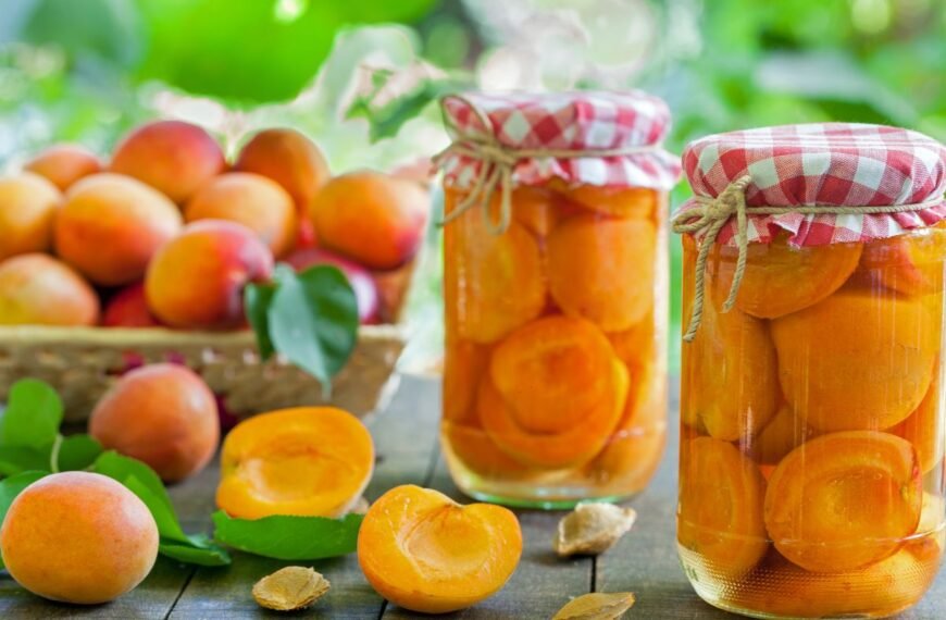 Abrikosų kompotas: nuo klasikos iki levandų ekstravagancijos