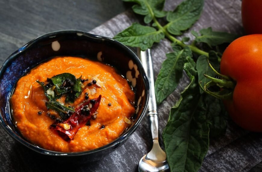 Pomidorų čatnis – indiškos kilmės užtepelė iš gardžių lietuviškų pomidorų. Pasigaminti galite net iš nesunokusių!