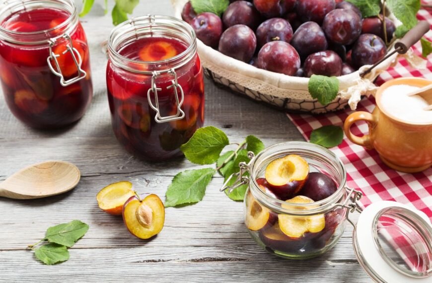 Slyvų kompotas – sultingas, vasaros brandos skonis. Kaip išvirti skaniausią?