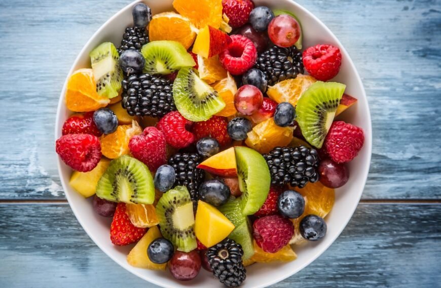 Vaisių salotos: 5 gardūs receptai kasdienai ir ypatingai progai