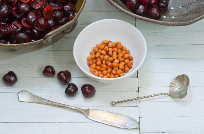 Vyšnių kauliukai: neišmeskite, o panaudokite! Kaip pasigaminti vyšnių kauliukų pagalvėlę?
