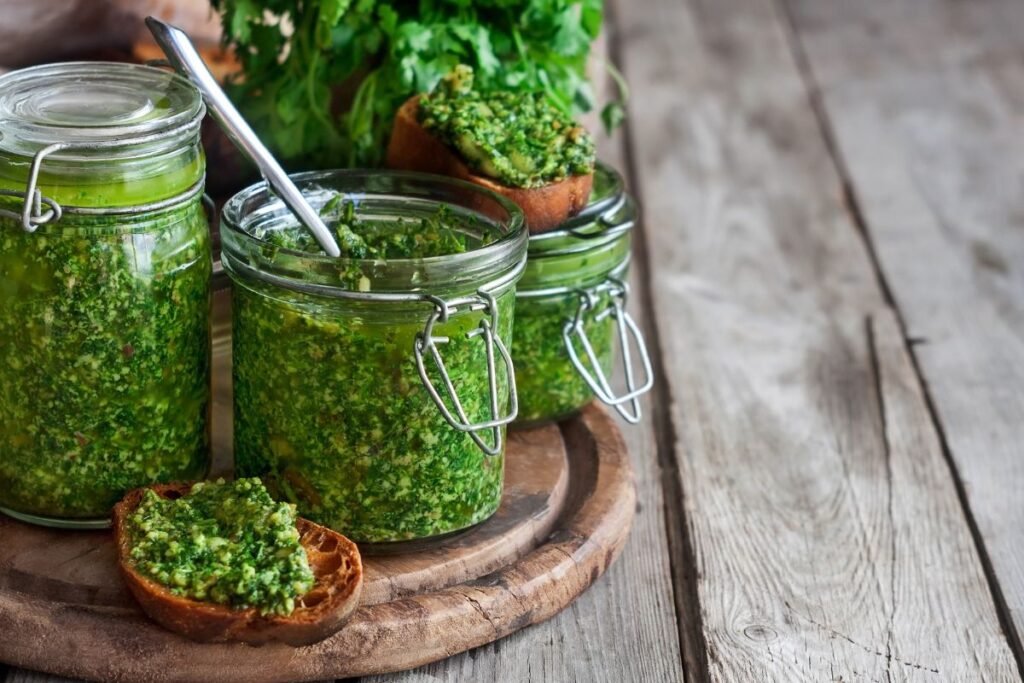 Žliūgės pesto 5 | Derlingas.lt Sveikuoliškas žliūgės pesto be sūrio