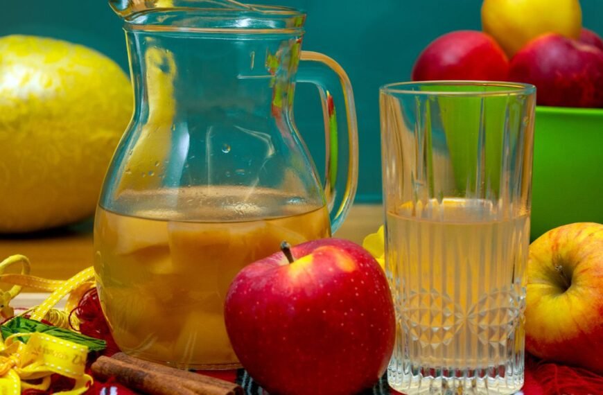 Obuolių kompotas – skonis, kurį pažįsta kiekvienas. Kaip galime jį paįvairinti?