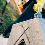 Kaip nuvalyti samanas nuo paminklo? Patikrinti būdai ir priežiūros patarimai