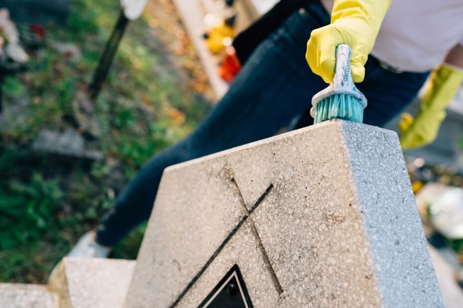 Kaip nuvalyti samanas nuo paminklo? Patikrinti būdai ir priežiūros patarimai