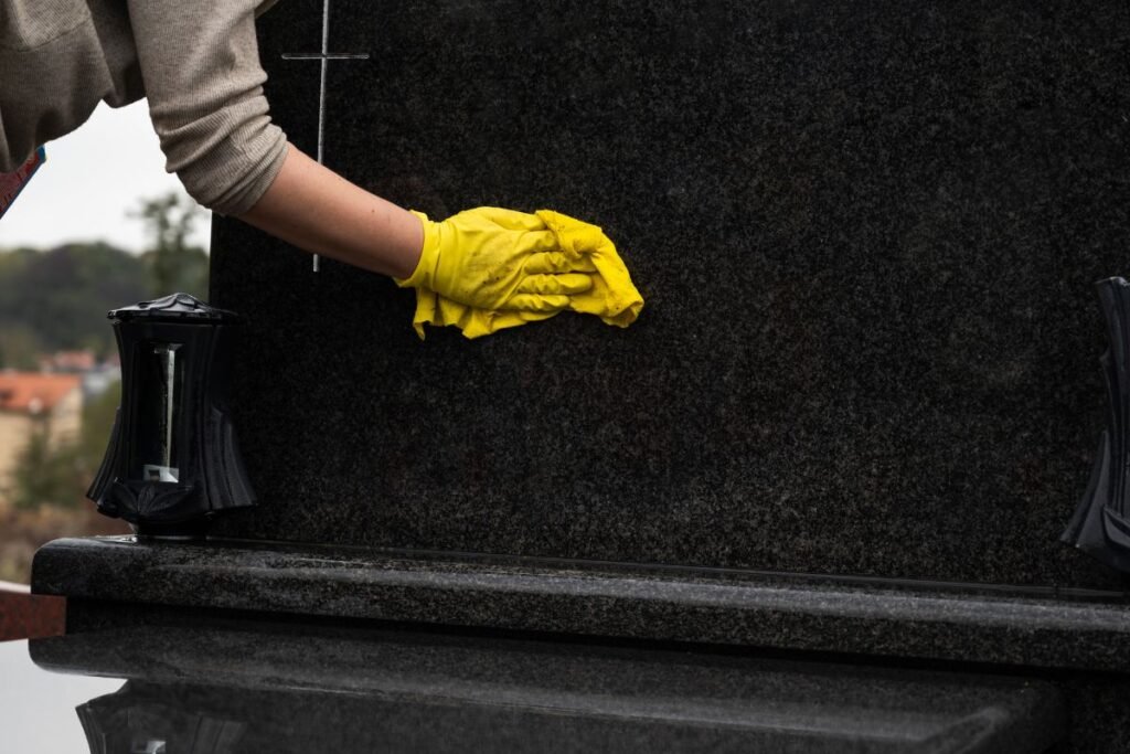 Kaip nuvalyti samanas nuo paminklo: valymas actu