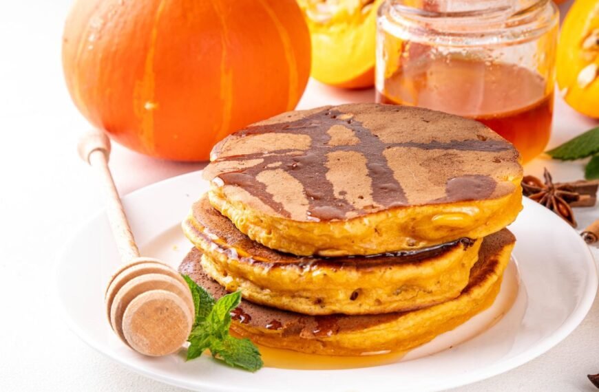 Moliūgų blynai – rudens rytų pasaka lėkštėje. Išbandykite šiuos 3 greitus receptus! 🍂