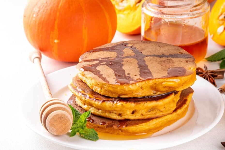 Moliūgų blynai – rudens rytų pasaka lėkštėje. Išbandykite šiuos 3 greitus receptus! 🍂