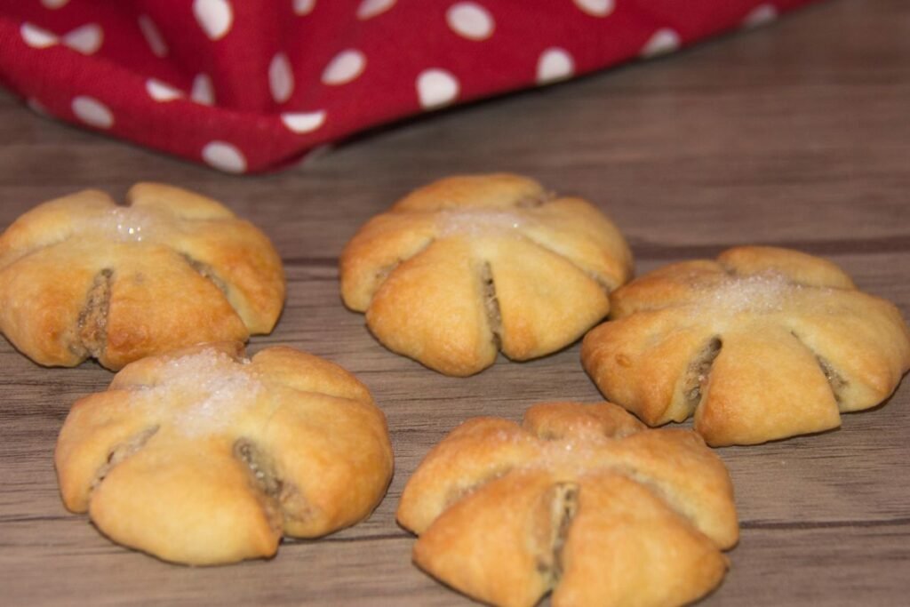 Elegantiški sausainiai su obuolių įdaru