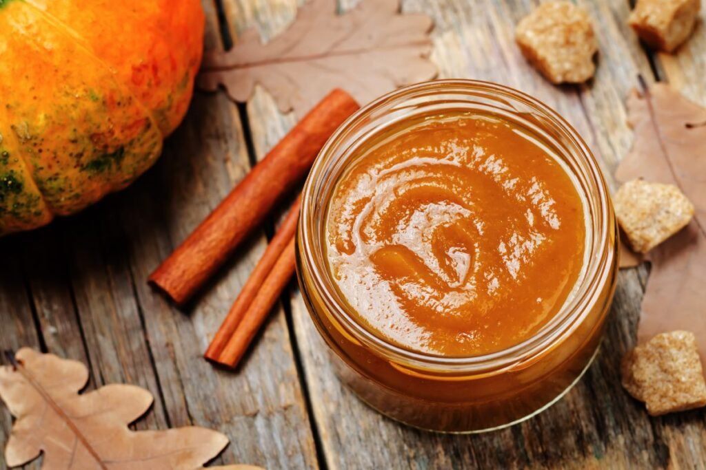 Moliūgų sviestas 3 | Derlingas.lt Moliūgų sviestas - rudeniškas gardumymas kūrybiškumui ir eksperimentams virtuvėje. Kaip jį pasigaminti?