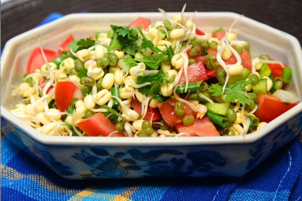 Daigintos mung pupelės - spindulinės pupuolės salotose