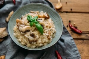 Rizotas su grybais – nemari itališkos virtuvės klasika. Ar jau spėjote išbandyti?