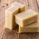 Ūkinis muilas – universalus pagalbininkas sode ir namuose. Kaip pačiam pasiruošti skystą muilą?