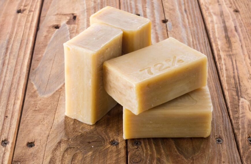 Ūkinis muilas – universalus pagalbininkas sode ir namuose. Kaip pačiam pasiruošti skystą muilą?