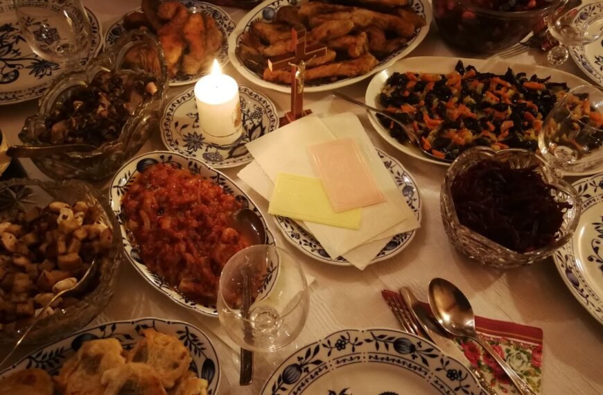 12 Kūčių patiekalų gausiam stalui. Kaip paruošti tradicinį Kūčių meniu ir sutilpti į 30 Eur?