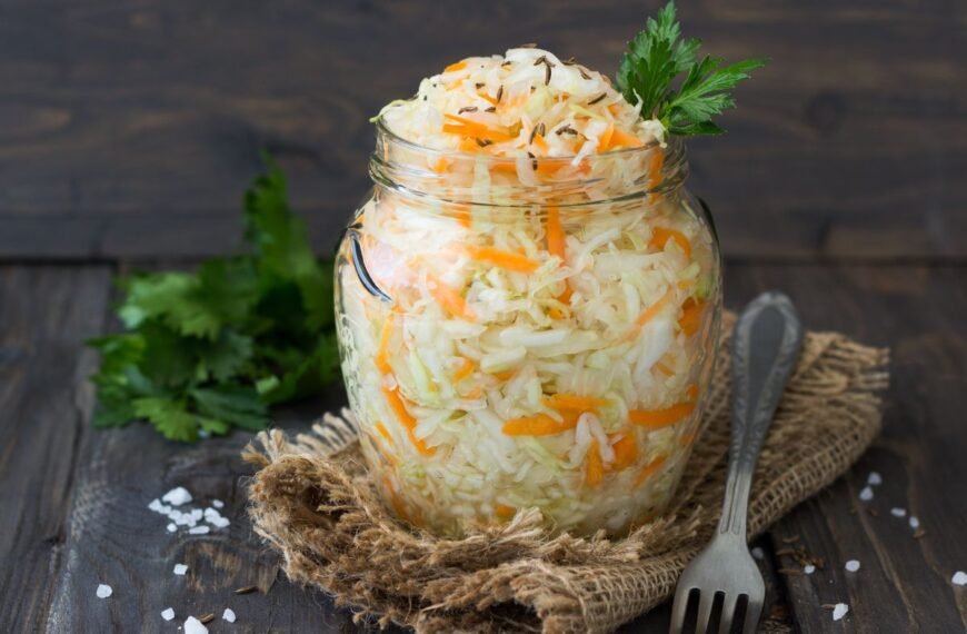 Greitai rauginti kopūstai – traškūs, lengvai rūgštelėję ir vos per 3 dienas. Išbandykite ir įsitikinsite patys!