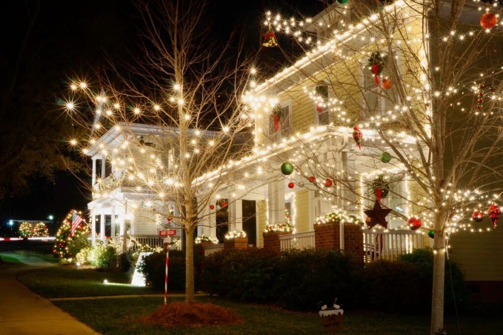 Kalėdinės girliandos: ar LED girliandos saugesnės?