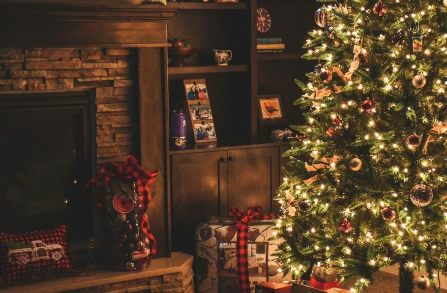 Kalėdinės girliandos: ar saugu palikti šviečiančias per naktį?