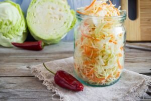 Marinuoti kopūstai – greitas ir skanus receptas žiemai bei gardus garnyras šventiniam stalui