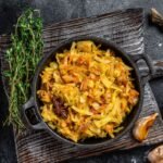 Tušinti kopūstai – tradicinis patiekalas kiekvieno lietuvio virtuvėje. Paruoškite juos su mėsa ar gardžiomis dešrelėmis!