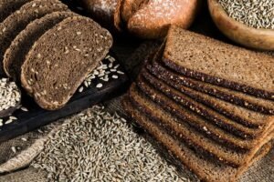 Duonos diena: Šv. Agotos tradicijos, duonos kepimo magija ir lietuviškos duonos receptas