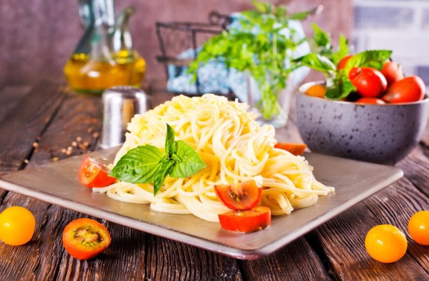 Makaronai su pomidorais: 3 greiti ir nepriekaištingi receptai