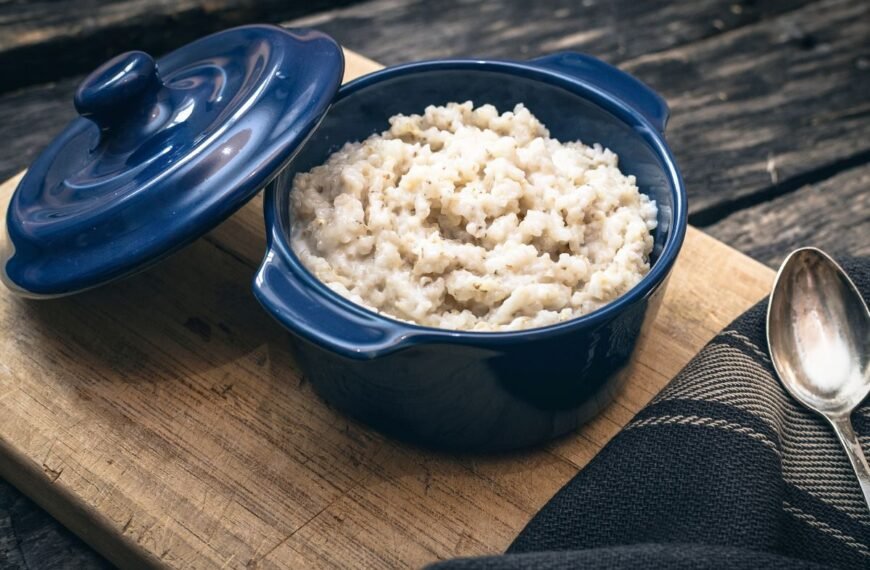 Miežinių kruopų košė: kaip išvirti tirštą, sultingą pusryčių patiekalą?