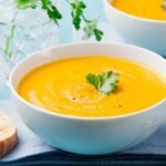 Morkų sriuba – švelni, saulėta ir stebėtinai universali. Jos tiesiog neįmanoma nemėgti!