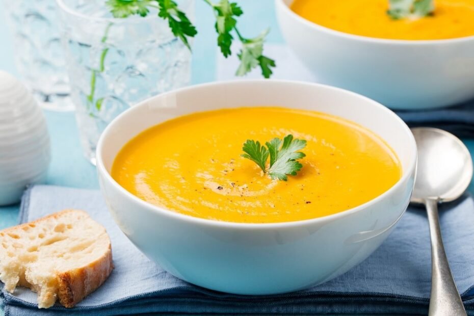 Morkų sriuba – švelni, saulėta ir stebėtinai universali. Jos tiesiog neįmanoma nemėgti!