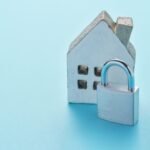 Namų apsauga: 9 laiko patikrinti būdai, kurie veikia be jokios elektronikos