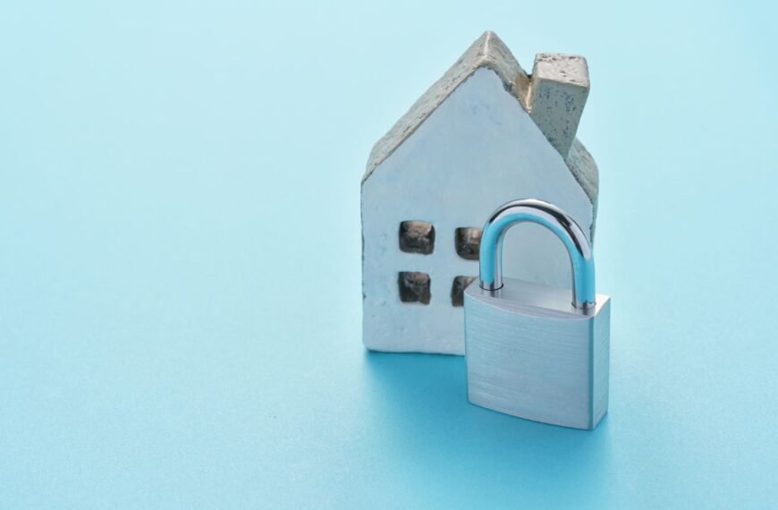 Namų apsauga: 9 laiko patikrinti būdai, kurie veikia be jokios elektronikos