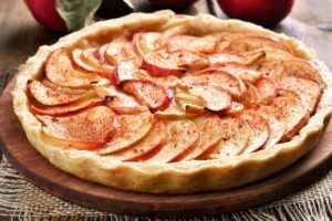 Obuolių pyragas su varške – naminių kepinių favoritas. Receptai, kurie niekada nenuvilia