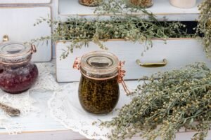 Pelyno galia: nuo trauktinės iki prieskonių – kaip išnaudoti naudingąsias šio augalo savybes?