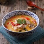 Tailandietiška sriuba – egzotiškas skonių balansas, kurį lengvai susikursite patys