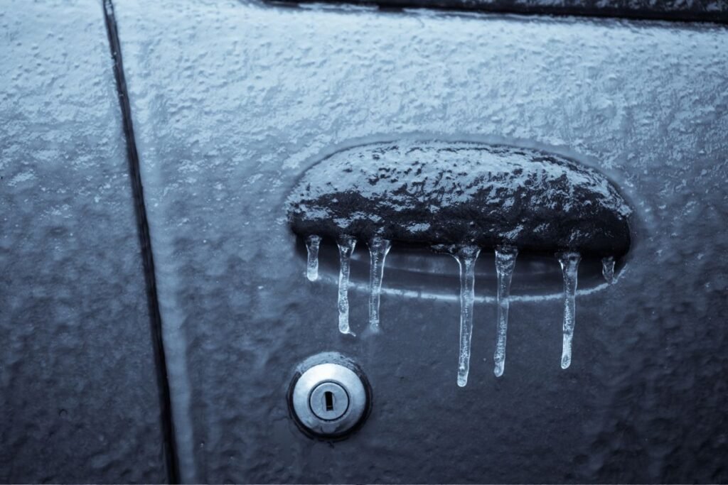 Užšalo spyna? Greiti ir lengvi būdai, kaip ją atrakinti