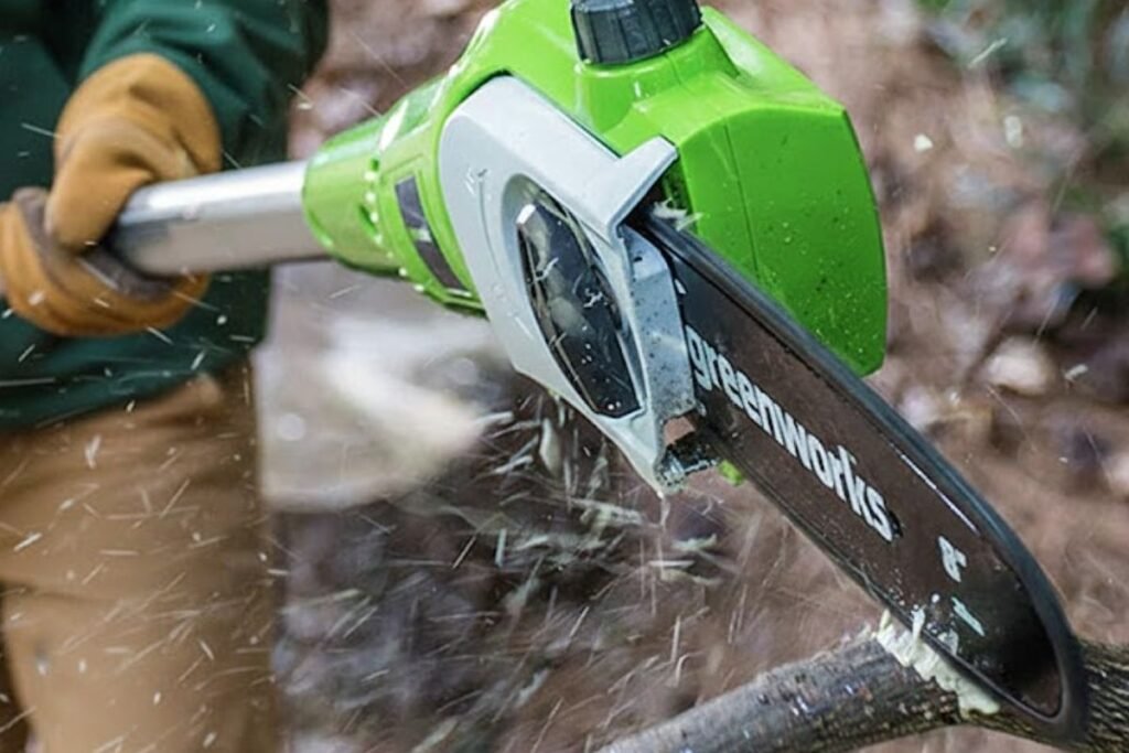 Akumuliatorinė aukštapjovė – tylus modernumas ir laisvė