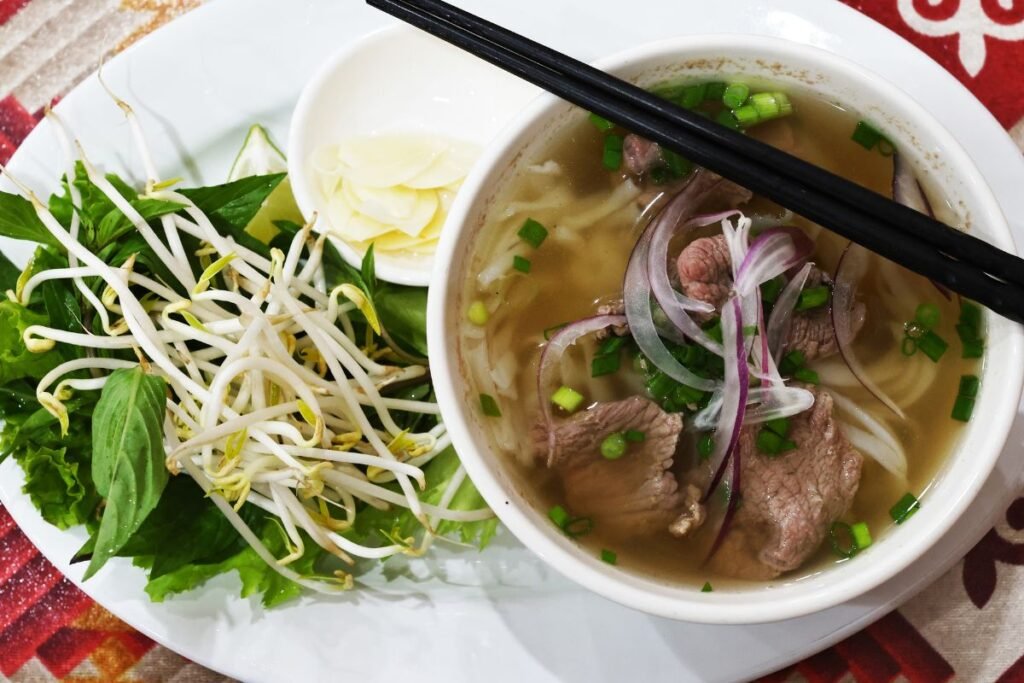 Vietnamo Pho – 24 valandas virta kantrybė dubenėlyje